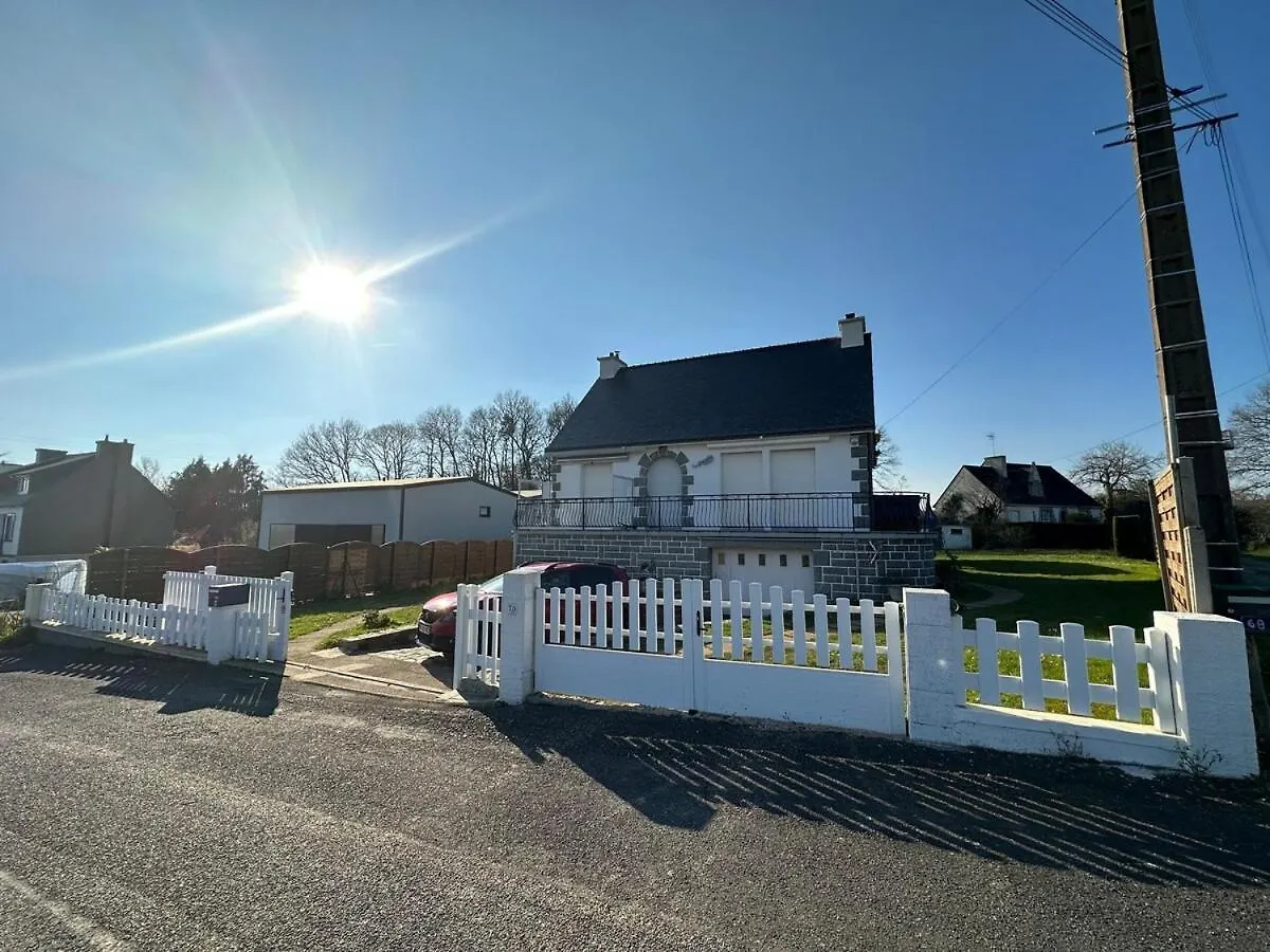 Holiday home Domicile Adore Au Lac De Guerledan