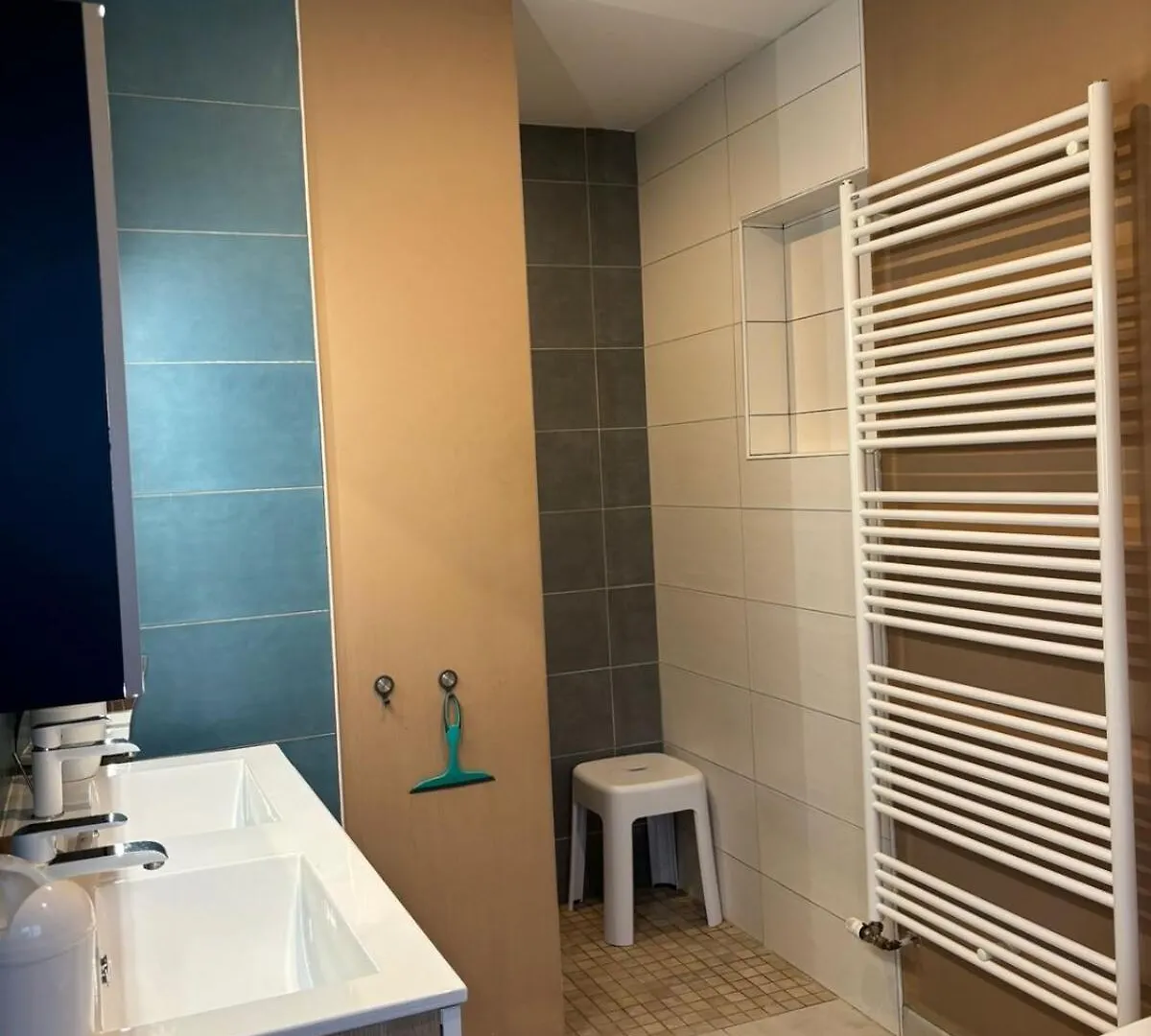 Holiday home Domicile Adore Au Lac De Guerledan France